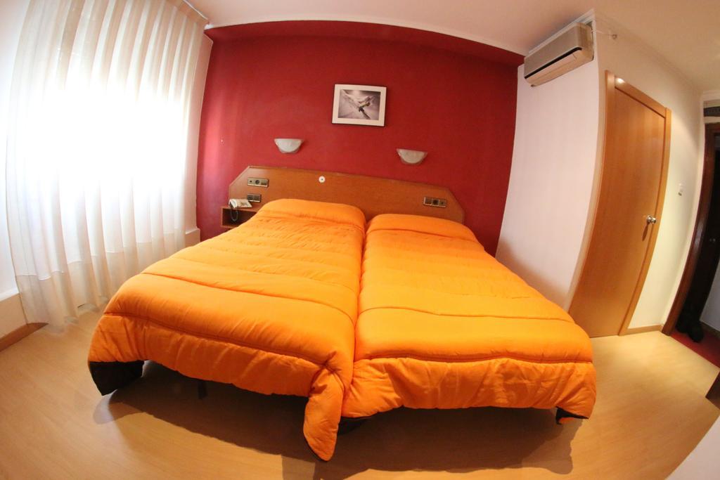 Hostal Cataluna Saragossa Exterior foto