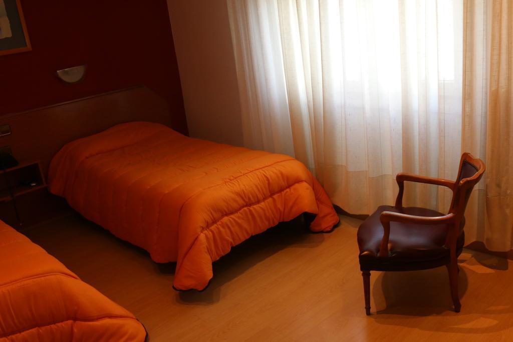 Hostal Cataluna Saragossa Exterior foto