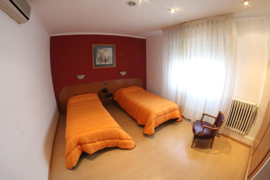 Hostal Cataluna Saragossa Exterior foto