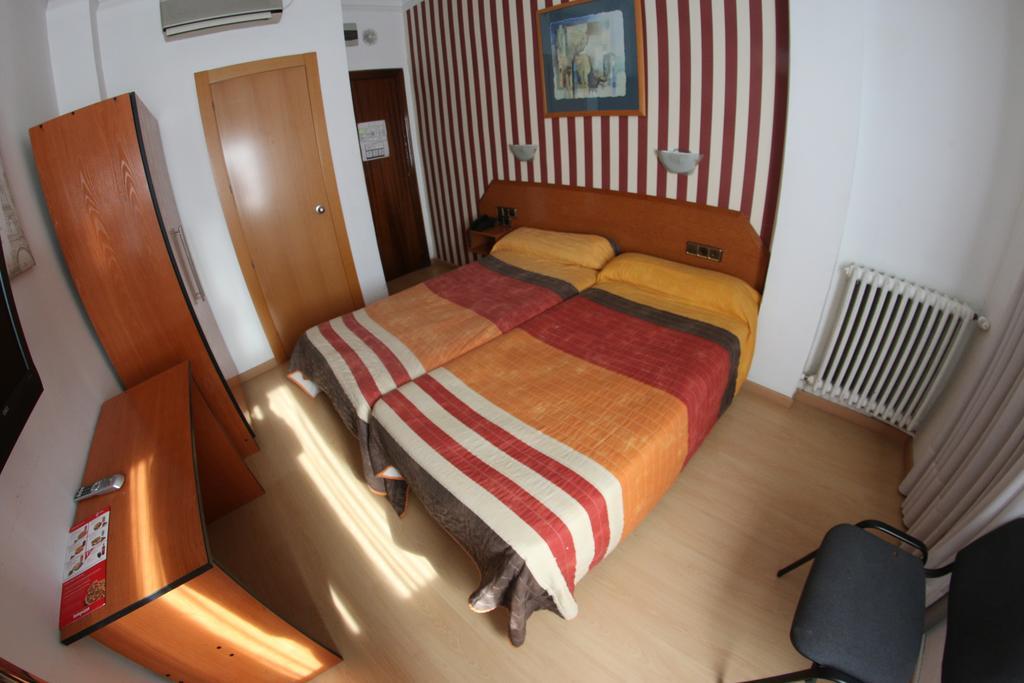 Hostal Cataluna Saragossa Exterior foto